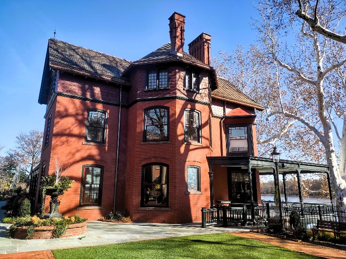The Grundy House: A lovely example of the Queen Anne Architectural Style