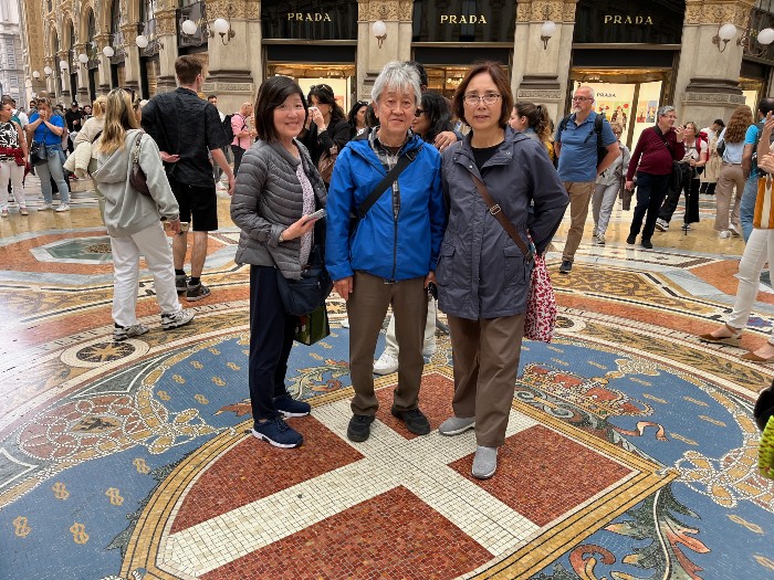 At the center of the beautiful Galleria Vittorio Emanuele II